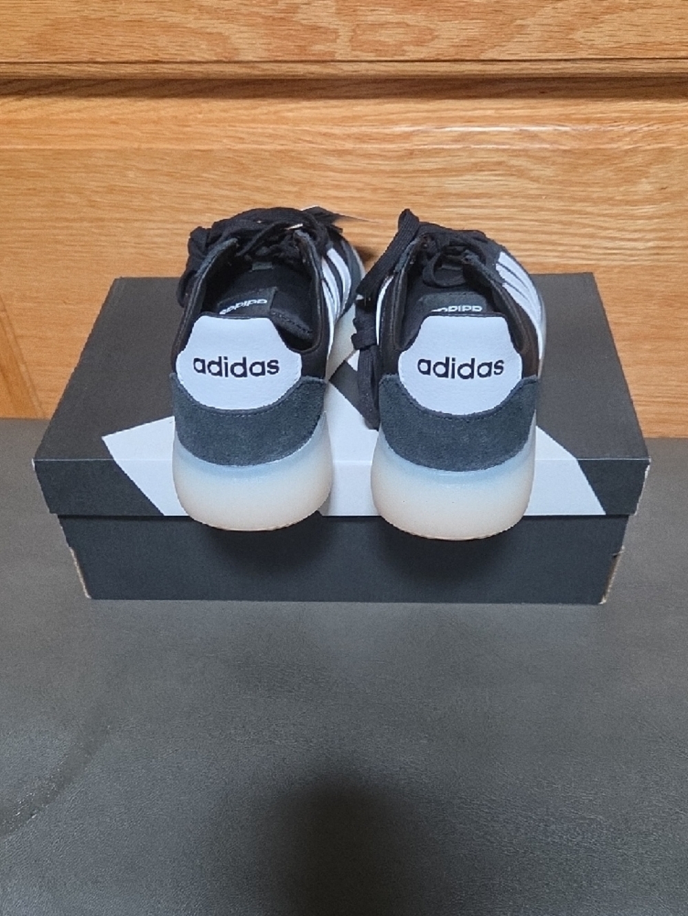 Adidas Woman Barreda Decode Black/White Sneakers  SIZE 8 NEW IN BOX - Picture 4 of 6